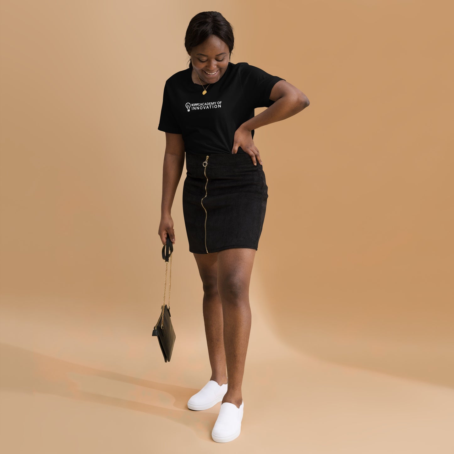 Camiseta unisex Bella+Canvas - KAI - Logotipo blanco